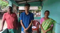 পরিবার জানত না NEET কী জিনিস! রিকশা চালকের ছেলের নজরকাড়া সাফল্যে অবাক সকলে 