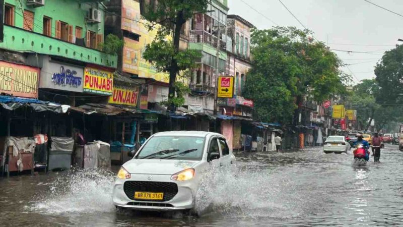  মুষলধারে বৃষ্টি দক্ষিণবঙ্গের একাধিক জেলায়, সারাদিন কেমন থাকবে আবহাওয়া? 