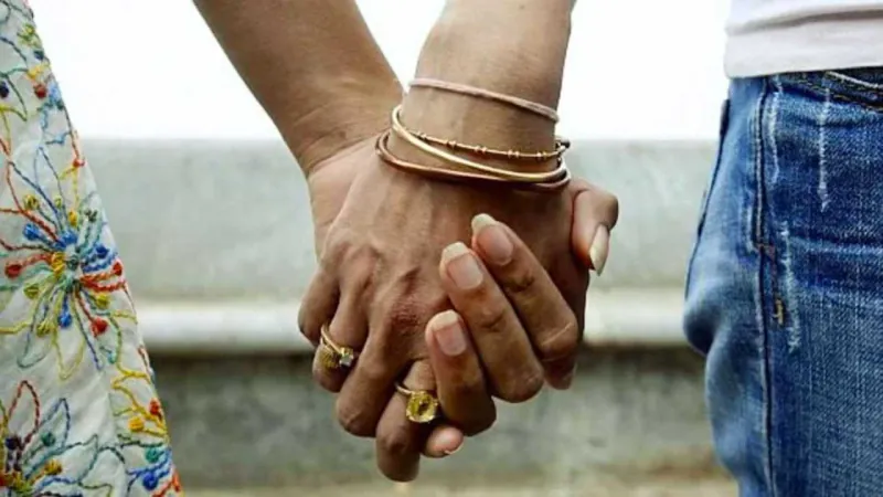 বিয়ের পরেও অন্যের সাথে লিভ ইন করা যাবে; জানাল হাইকোর্ট