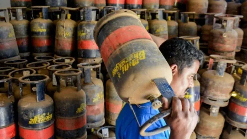 কলকাতায় ফের বাড়ল LPG-র দাম! এবার কত হল?