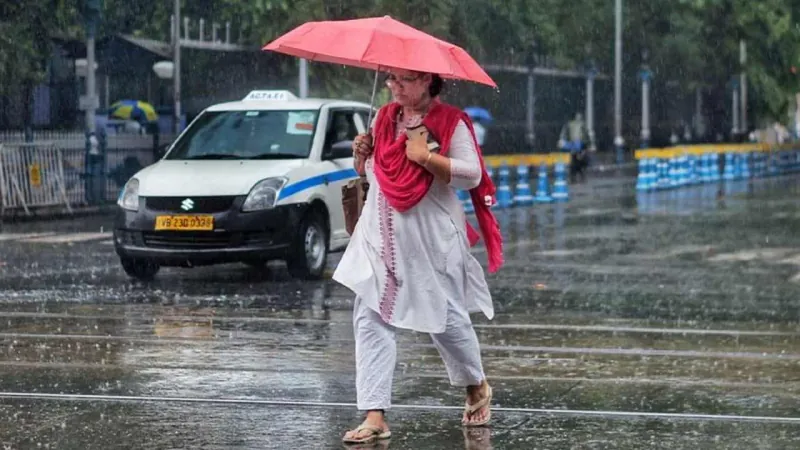গোটা সপ্তাহজুড়ে বৃষ্টি দুই বঙ্গে, আজ ভিজবে কোন কোন জেলা? আজকের আবহাওয়া