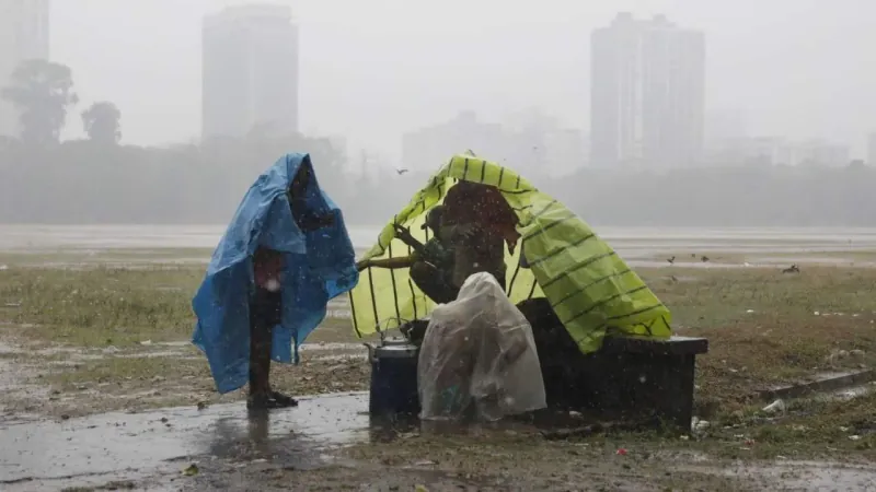 ভ্যাঁপসা গরমে নাজেহাল হবে বঙ্গবাসী, বিকালের দিকে দুর্যোগ! আজকের আবহাওয়া
