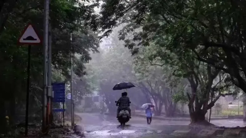 ৫০ কিমি বেগে ঝোড়ো হাওয়ার সাথে দক্ষিণবঙ্গে বজ্রবিদ্যুৎ সহ বৃষ্টিপাত! আবহাওয়ার আপডেট