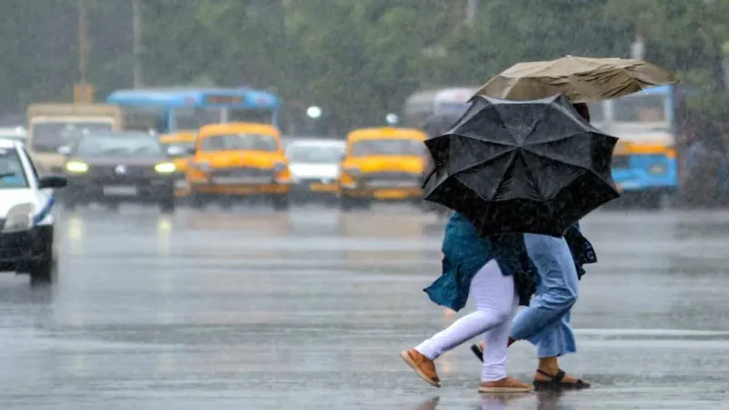 দক্ষিণবঙ্গের একাধিক জেলায় বৃষ্টি, তা সত্ত্বেও পড়বে ভ্যাঁপসা গরম! আজকের আবহাওয়া