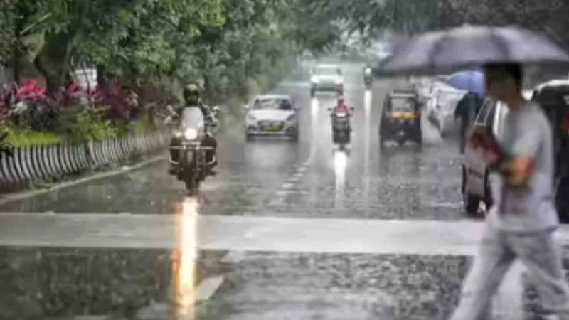 ভরা শ্রাবণে ৪ জেলায় ধেয়ে আসছে অতি ভারী বৃষ্টি, আবহাওয়ার খবর