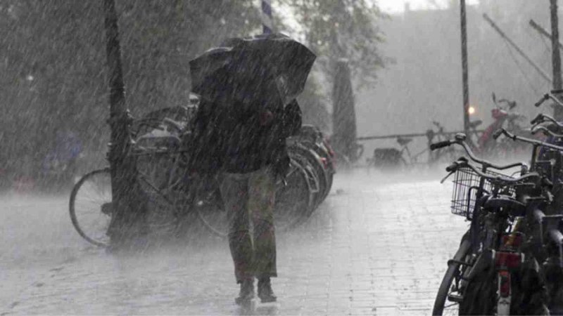ঘনাচ্ছে দুর্যোগের মেঘ, ৩ জেলায় লাল সতর্কতা আবহাওয়া দফতরের
