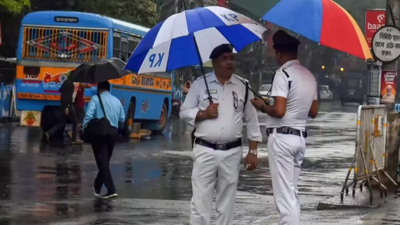 আজই বঙ্গোপসাগরে নিম্নচাপ! কলকাতা-সহ দক্ষিণবঙ্গে ফের ভারী বৃষ্টির সম্ভাবনা 