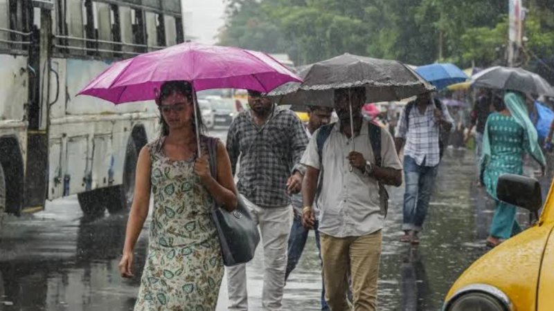 ক্রমশ শক্তি বাড়াচ্ছে গভীর নিম্নচাপ, একাধিক জেলায় ধেয়ে আসছে অতি ভারী বৃষ্টি