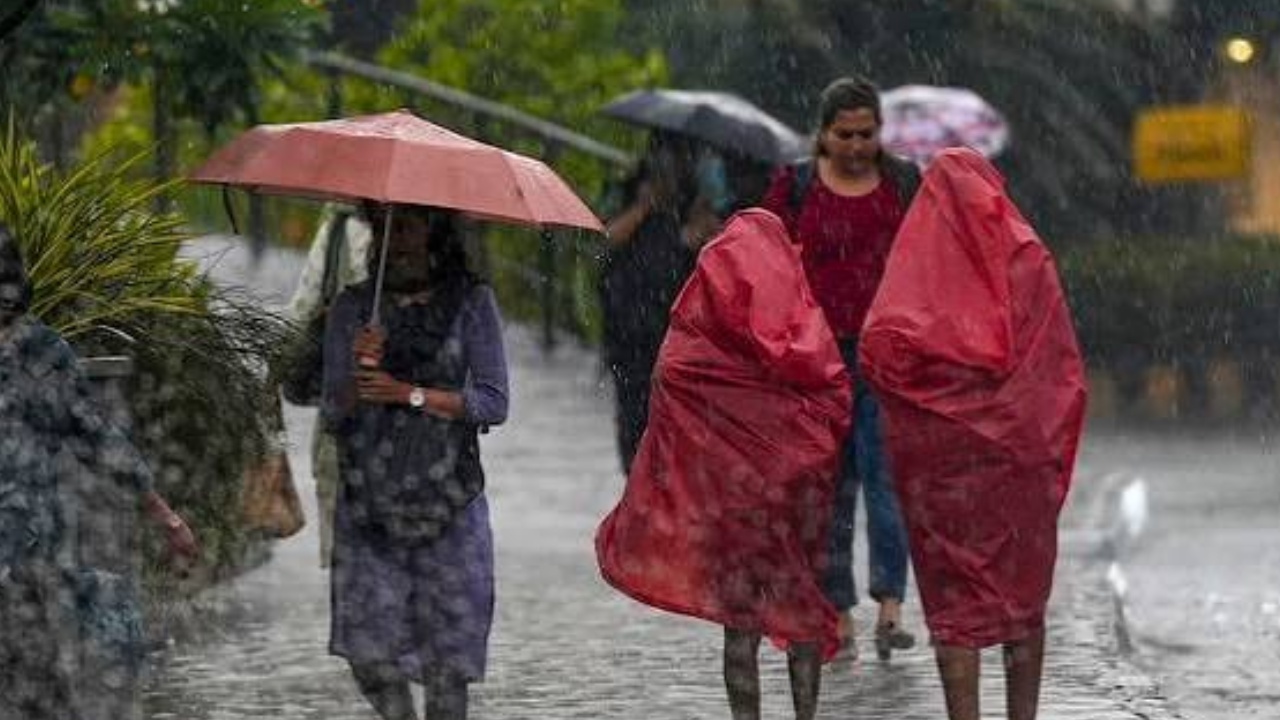 ফের দুয়ারে ঘূর্ণাবর্ত, কয়েক ঘণ্টায় দক্ষিণবঙ্গের ৩ জেলায় ধেয়ে আসছে ভারী বৃষ্টি 