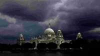 কিছুক্ষণের মধ্যেই কলকাতা সহ ৬ জেলায় ধেয়ে আসছে তুমুল ঝড় বৃষ্টি, আবহাওয়ার খবর