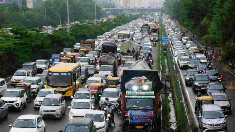 পেট্রোল-ডিজেল ও CNG চালিত যানবাহনের রেজিস্ট্রেশন বন্ধ? ২০২৭ থেকে লাগু হচ্ছে নতুন নিয়ম