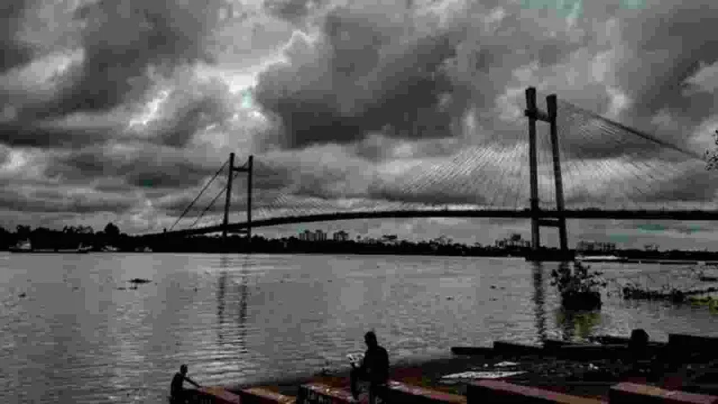 ফের দক্ষিণবঙ্গে দুর্যোগের মেঘ, কলকাতা সহ ৭ জেলায় আজ ভারী বৃষ্টির সম্ভাবনা!