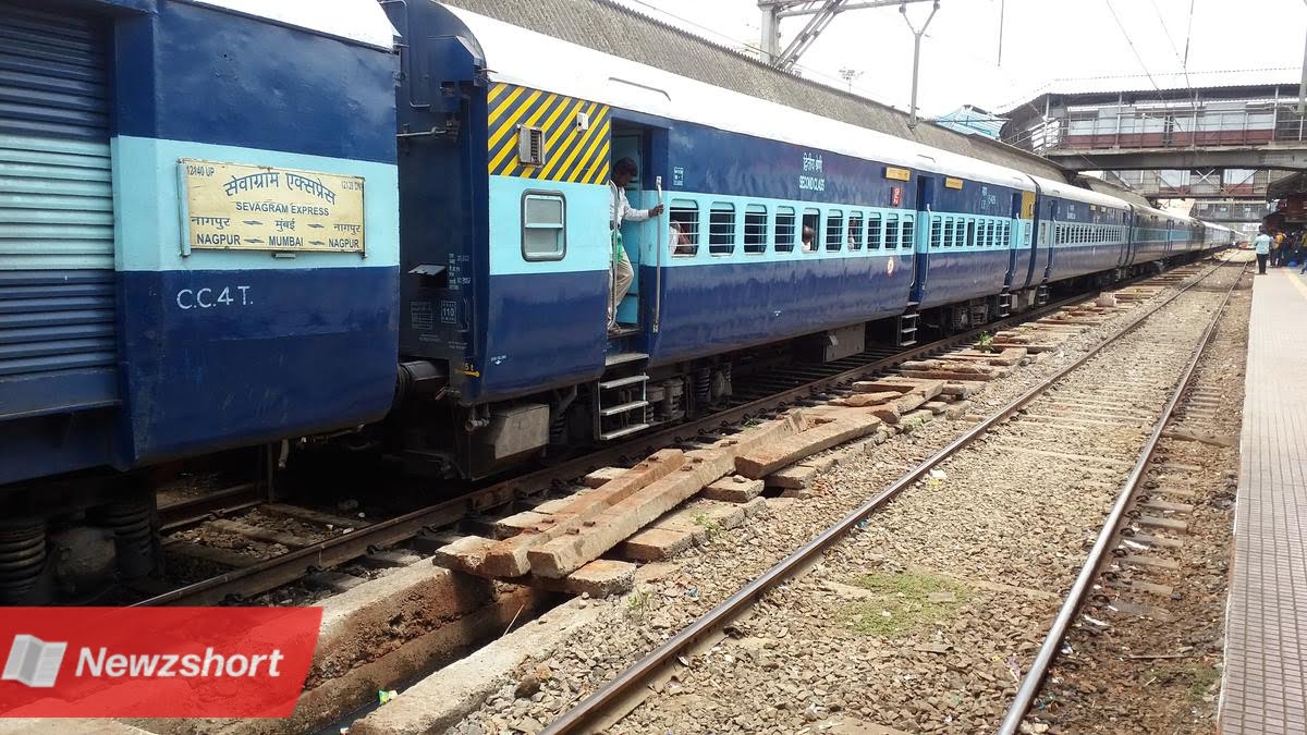 Vivek Express,Sewagram SF Express,Indian Railway,সেবাগ্রাম এসএফ এক্সপ্রেস,বিবেক এক্সপ্রেস,ইণ্ডিয়ান রেলওয়ে