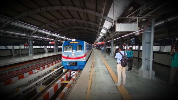 Kolkata Orange Line Metro service will now available from Beleghata station befor durga puja