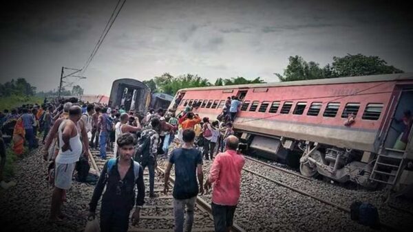 Sabarmati Express full of passengers derails in Uttar Pradesh