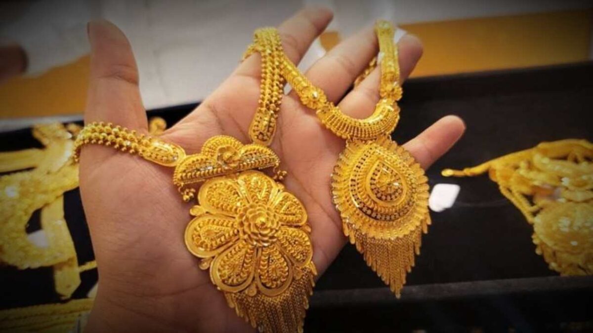 Gold Price hiked again See Gold and Silver Rates in Kolkata today