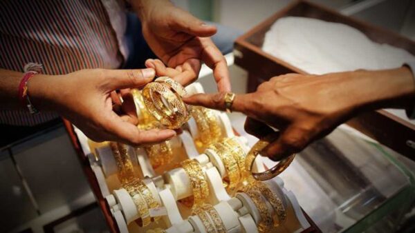 Gold price decreased in first day of the week see What is Gold and Silver Rate in Kolkata