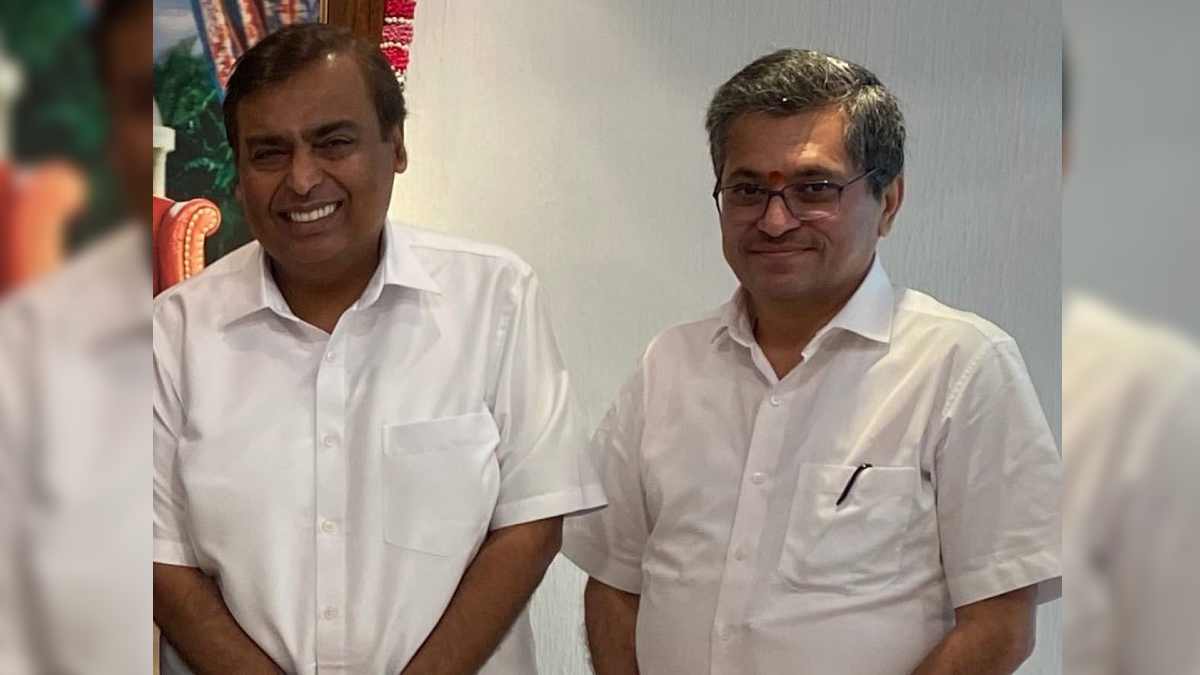 Mukesh Ambani with Manoj Modi