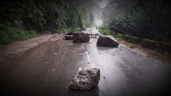 Again Landslide at Darjeeling Lodhama Hatta area alternative routes damaged tourists facing issues