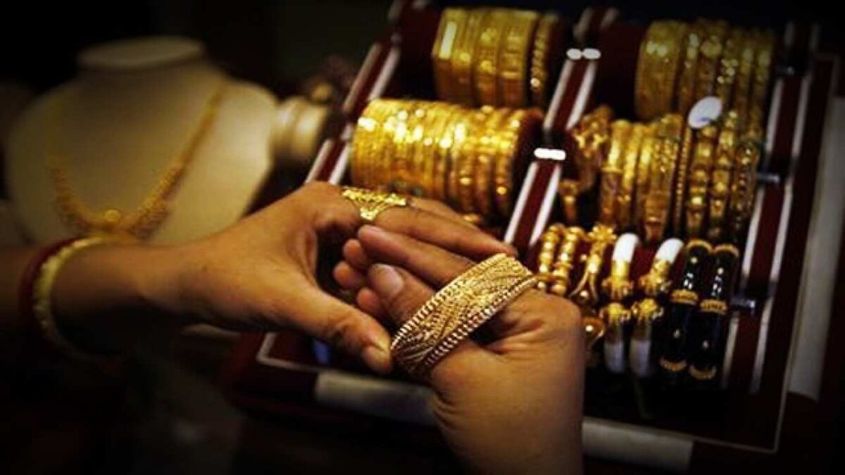 Gold Price Decreased See What is Gold and Siver Rates in Kolkata Today