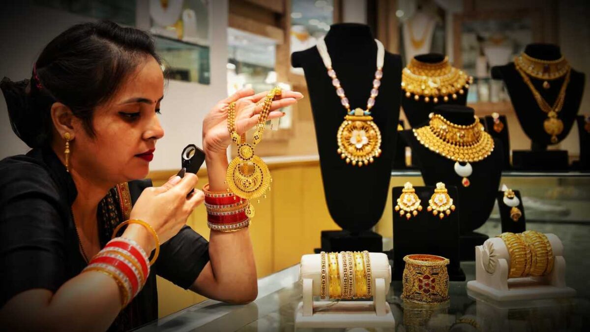 Gold Price Increased See Gold and SIlver Rates in Kolkata Today