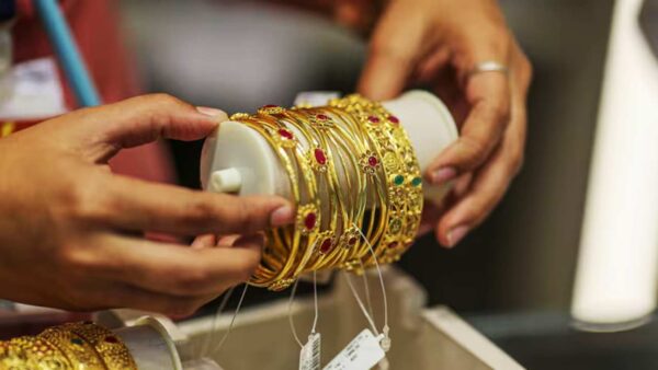 Gold Price dropped before Dhanteras see Gold and Silver Rates in Kolkata Today