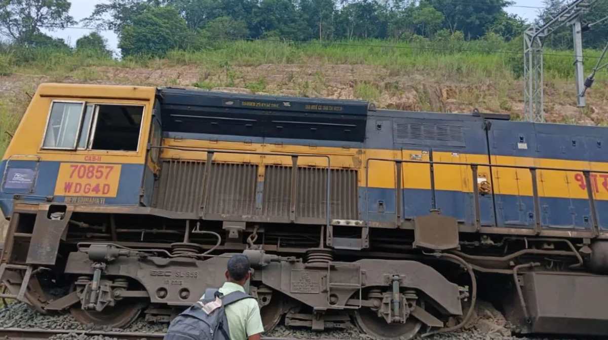 Lokmanya TIlak Express derailed