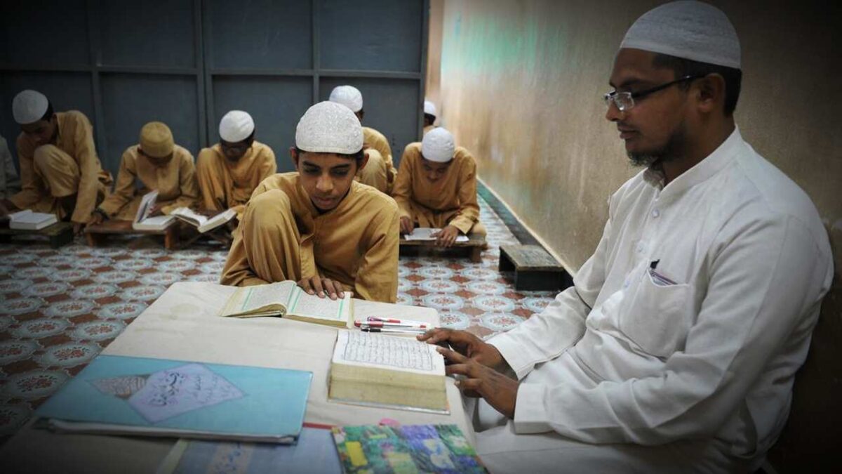 maharastra govt decides to hike madrasa teachers salary