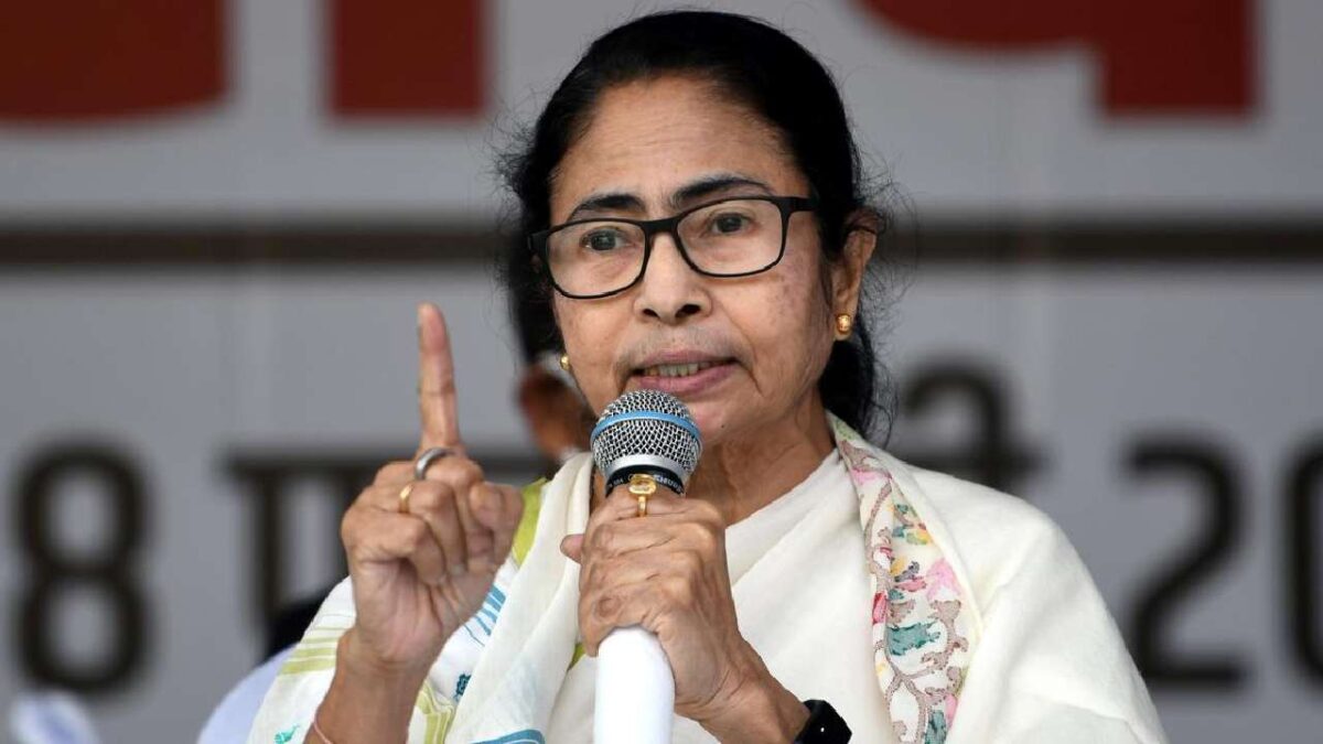 Mamata Banerjee Special Announcement for identifing Crime 100 prizes and even job will be given to women