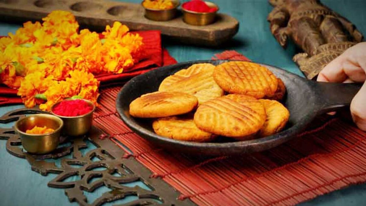 Chhath Puja Special Thekua Cooking Recipe