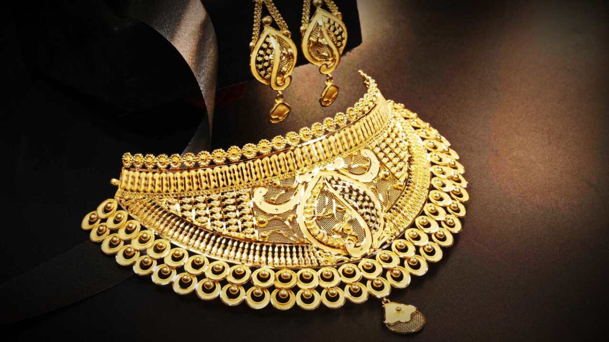 Gold Price Dropped by 6000 See Gold and Silver Price today in Kolkata