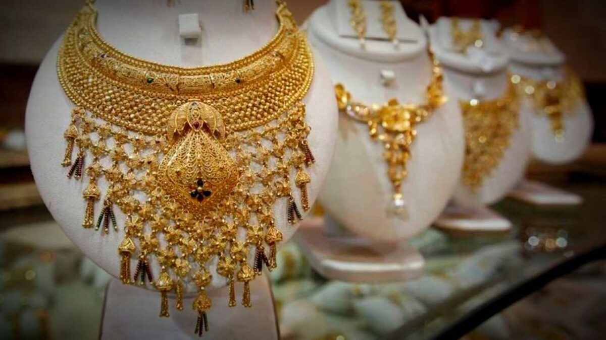 Gold Price dropped by Rs 12000 see Gold and Silver Price Today in Kolkata