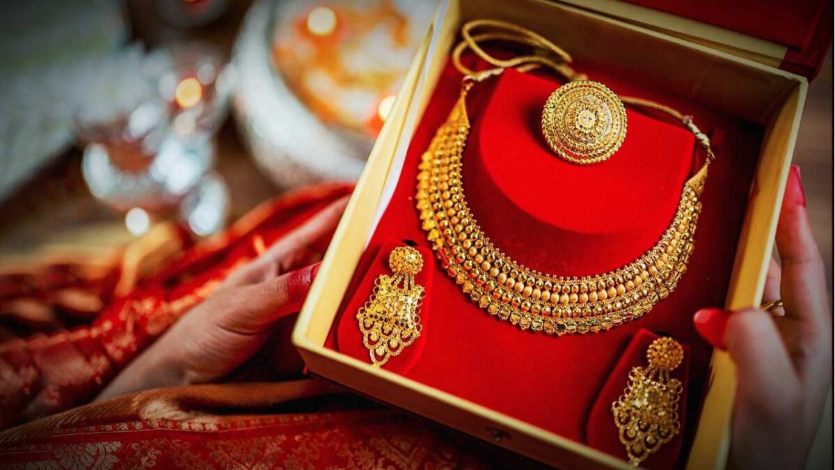 Gold Price hiked again See Gold and Silver Rates in Kolkata Today