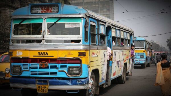 Kolkata Bus Crisis more than 1500 buses will be taken off the road due to environmental rules