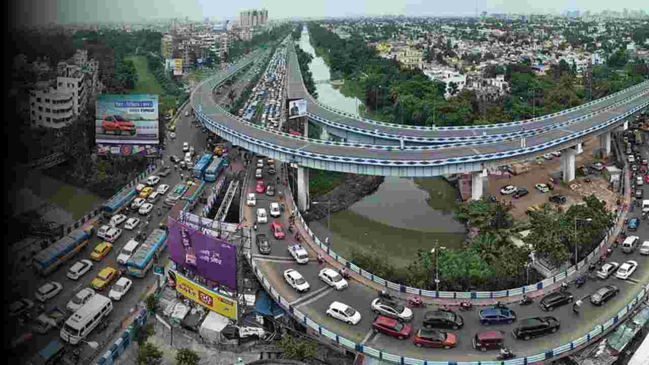 Chingrighata,Eastern Metropolitan Bypass,EM Bypass,Kolkata,New 2 Lane Road,New Road In Kolkata,Rail Vikas Nigam,Rail Vikash Nigam,RVNL,Traffic Jam,Traffic Problem