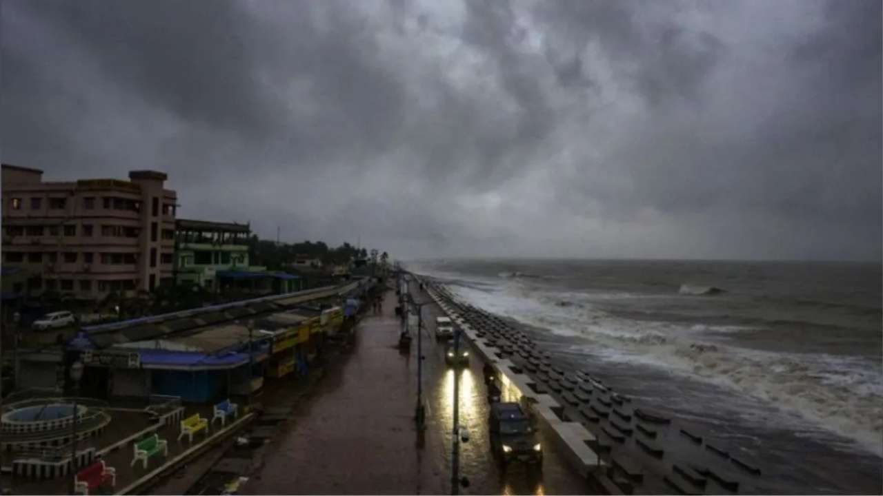 Weather Today Rain Forecast with Thunderstorm in several districts